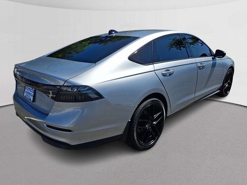 Used 2025 Honda Accord SE image 11