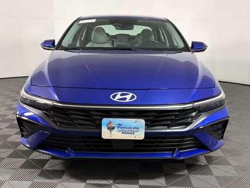 Used 2025 Hyundai Elantra Limited FWD image 5