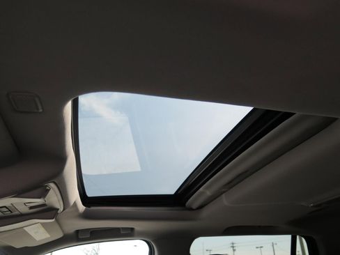 Used 2016 Cadillac Escalade Luxury image 12