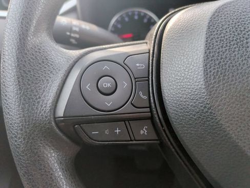 Used 2022 Toyota RAV4 XLE FWD image 16