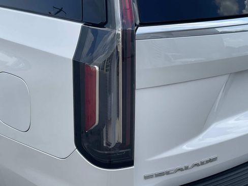 Used 2024 Cadillac Escalade ESV Premium Luxury AWD/4WD image 10