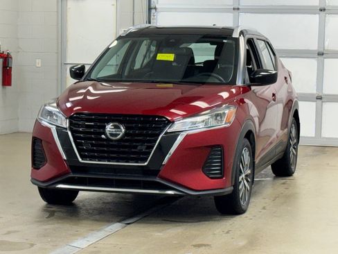 Used 2021 Nissan Kicks SV image 3