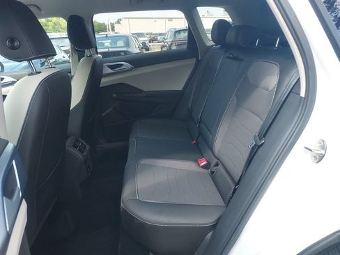 Certified 2025 Volkswagen Taos SE AWD/4WD image 30