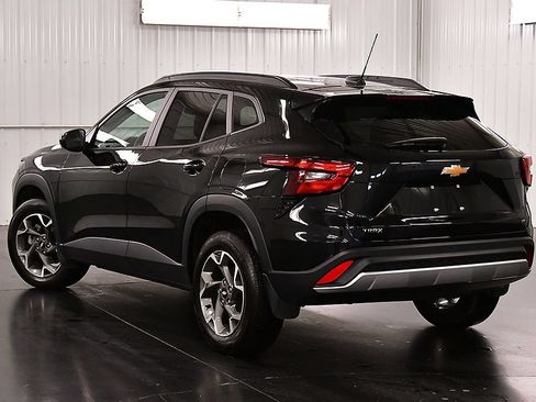 Used 2024 Chevrolet Trax LT w/ Driver Confidence Package FWD image 5