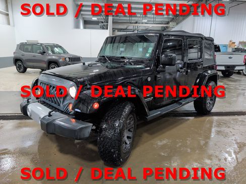 Used 2015 Jeep Wrangler Unlimited Sahara w/ Connectivity Group AWD/4WD image 6