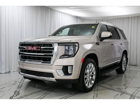 Used 2022 GMC Yukon SLT w/ SLT Luxury Package AWD/4WD image 4