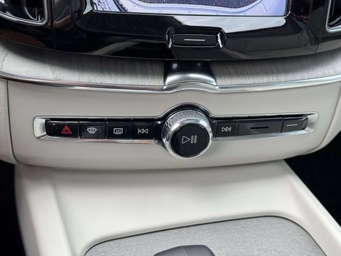 Certified 2024 Volvo XC60 B5 Plus w/ Protection Package Premier AWD/4WD image 27