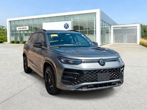 New 2026 Volkswagen Tiguan SE R-Line AWD/4WD image 2