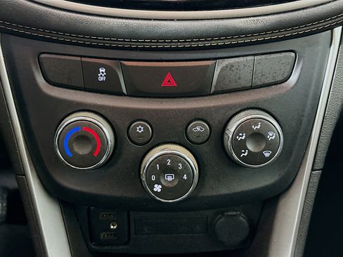 Used 2020 Chevrolet Trax LT w/ Driver Confidence Package image 23