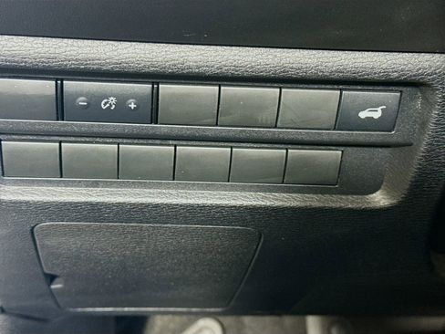 Used 2024 Mitsubishi Outlander SE image 10