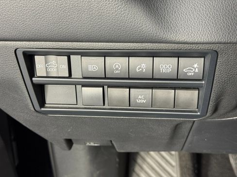 Used 2022 Toyota Tundra Limited image 18