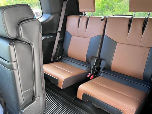 Used 2024 Lexus GX 550 w/ Accessory Package (2T) AWD/4WD image 22
