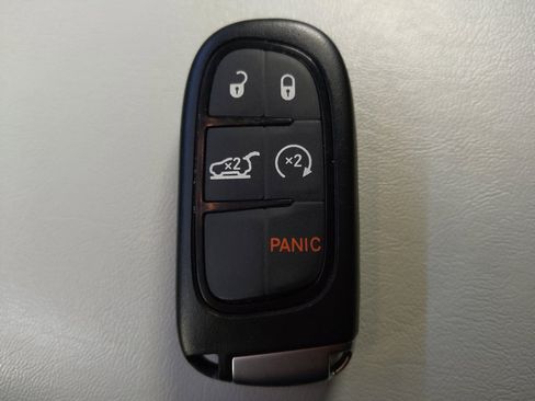 Used 2020 Jeep Cherokee Limited FWD image 32