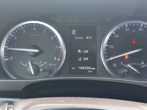 Used 2019 Toyota Highlander XLE AWD/4WD image 25