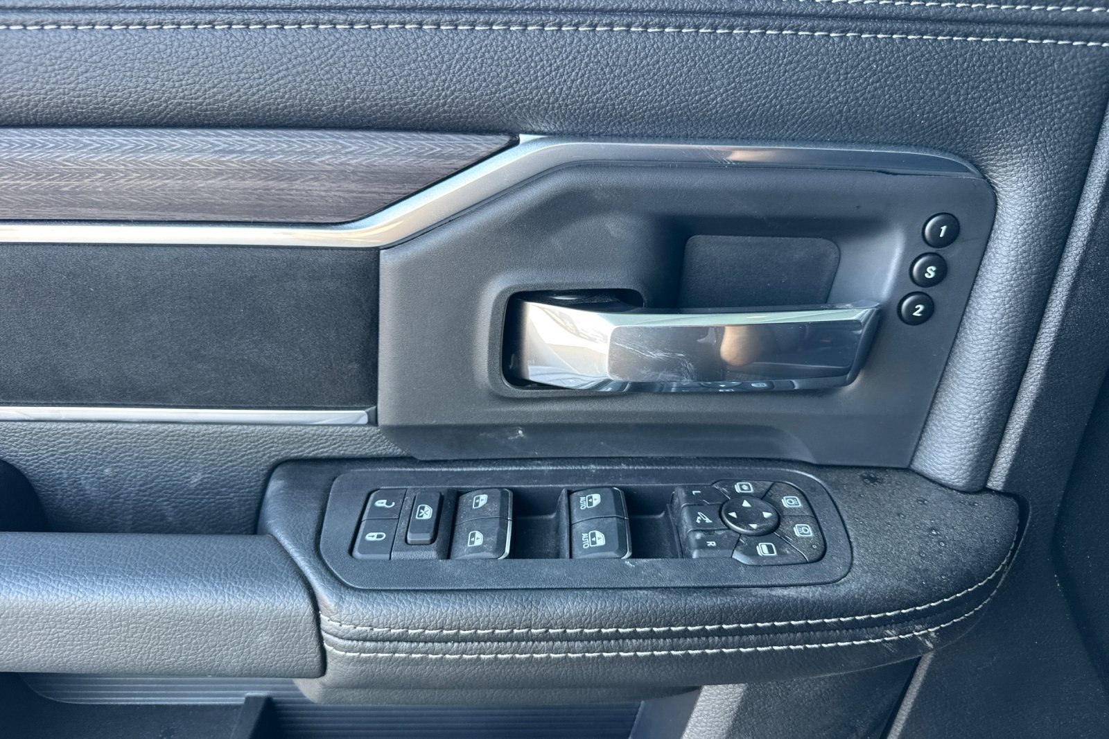 New 2026 RAM 2500 Laramie w/ Night Edition AWD/4WD image 10