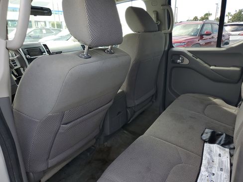Used 2017 Nissan Frontier SV image 13