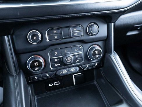 Used 2022 Chevrolet Suburban Z71 image 17