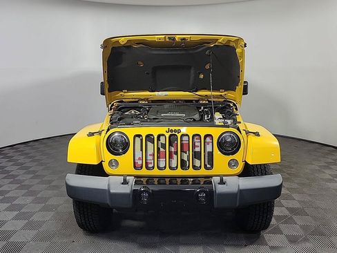 Used 2015 Jeep Wrangler Unlimited Sahara AWD/4WD image 12
