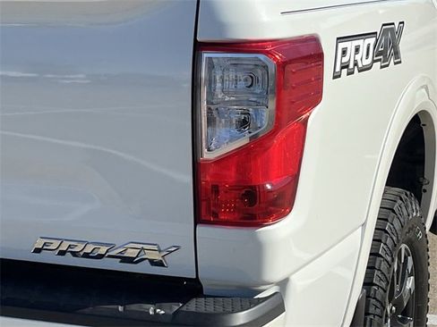 Used 2019 Nissan Titan PRO-4X w/ Pro-4x Convenience Package image 8