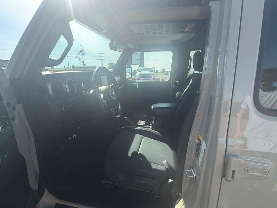 Used 2020 Jeep Gladiator Sport w/ Quick Order Package 24S AWD/4WD image 12