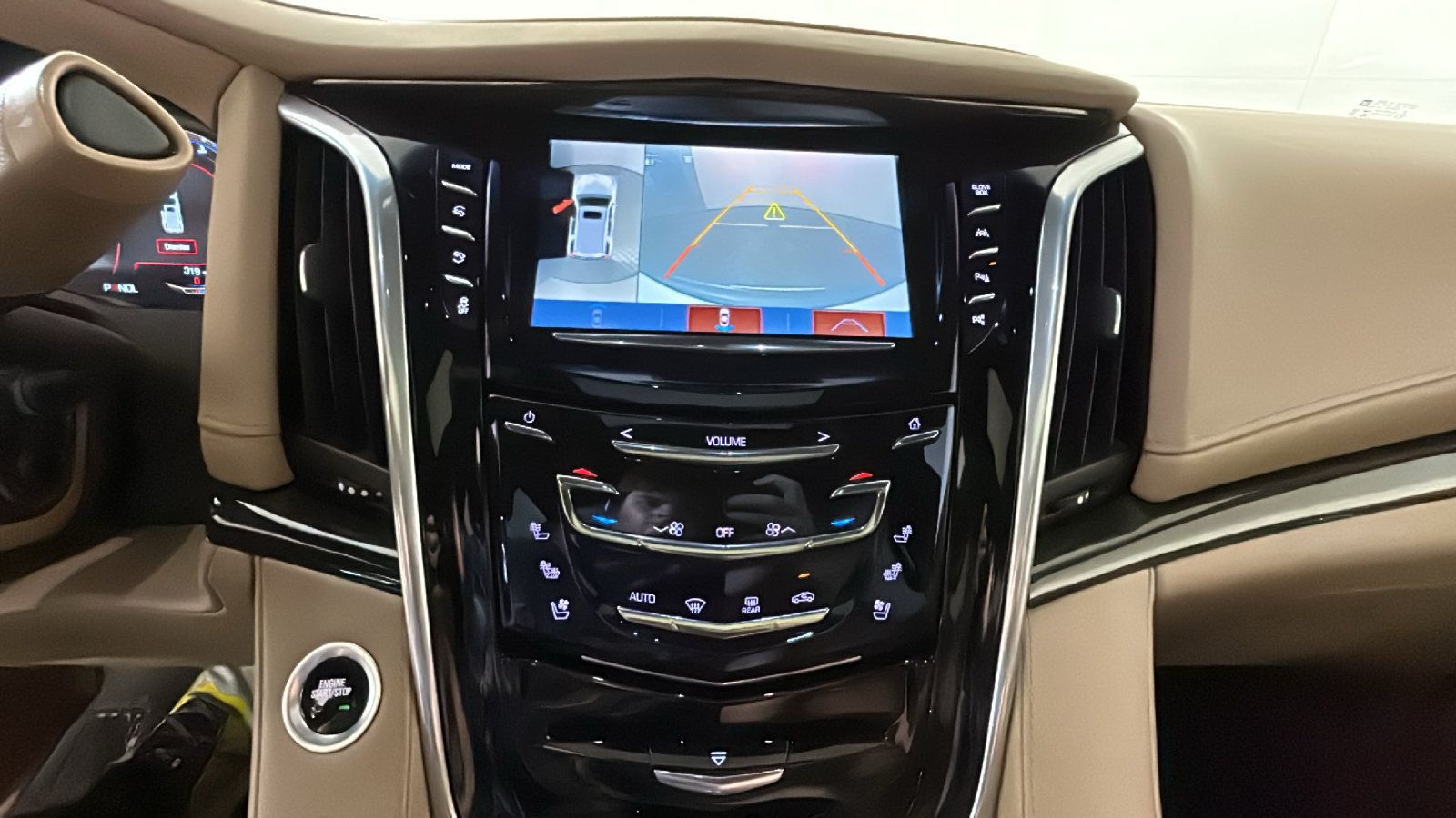 Used 2019 Cadillac Escalade Platinum RWD image 29
