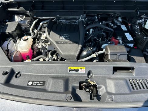 Used 2023 Toyota Highlander Limited image 28