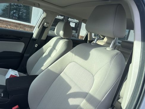 Used 2022 Honda Civic EX image 3