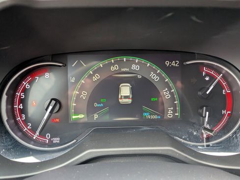 Used 2023 Toyota RAV4 XLE Premium image 24