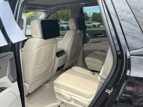 Used 2022 Cadillac Escalade Sport Platinum AWD/4WD image 19