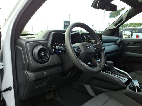 Used 2025 Chevrolet Colorado Trail Boss AWD/4WD image 6