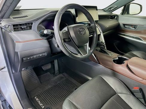 Used 2021 Toyota Venza Limited AWD/4WD image 10