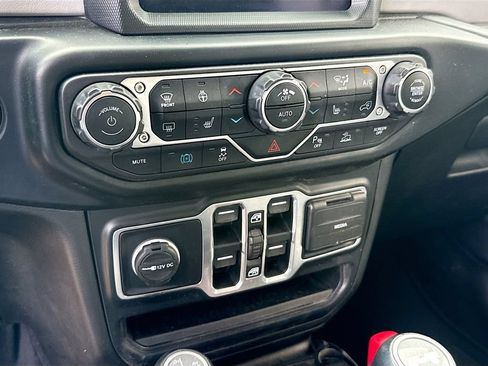 Used 2021 Jeep Wrangler Unlimited Sahara AWD/4WD image 17