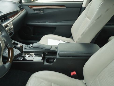 Used 2013 Lexus ES 350 w/ Luxury Pkg FWD image 8