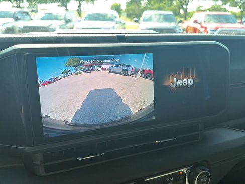 Used 2024 Jeep Wrangler Unlimited Rubicon AWD/4WD image 31