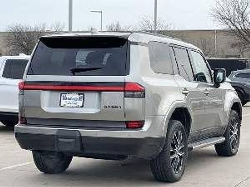 Used 2024 Lexus GX 550 w/ Cold Area Package AWD/4WD image 3