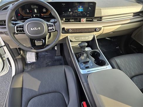 New 2026 Kia Carnival EX image 25