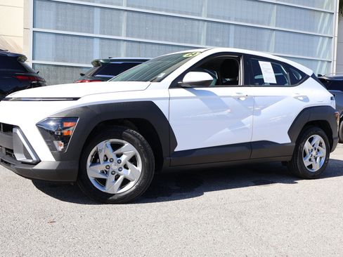 Used 2024 Hyundai Kona SE image 1
