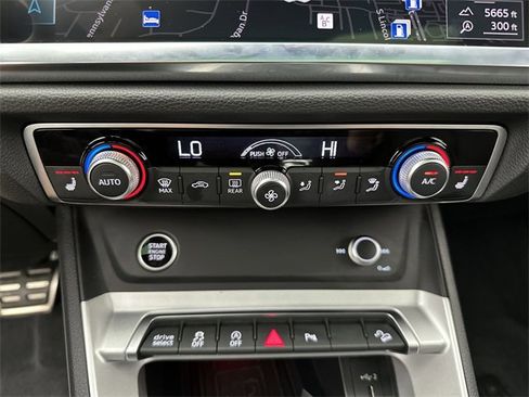 Certified 2025 Audi Q3 2.0T Premium Plus image 19