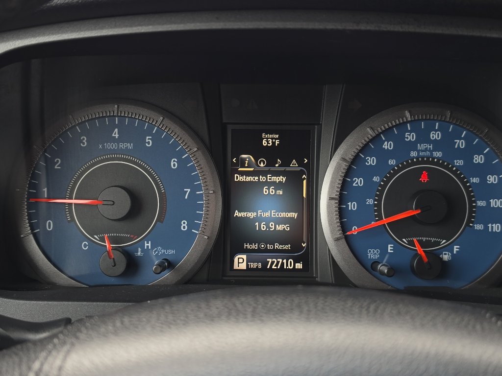 Used 2015 Toyota Sienna SE FWD image 28