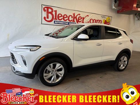 Used 2024 Buick Encore GX Preferred FWD image 1