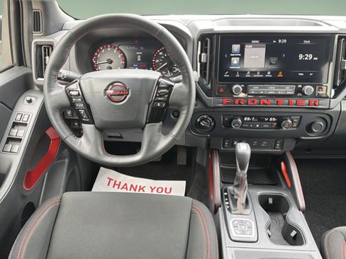 Used 2026 Nissan Frontier PRO-4X AWD/4WD image 11