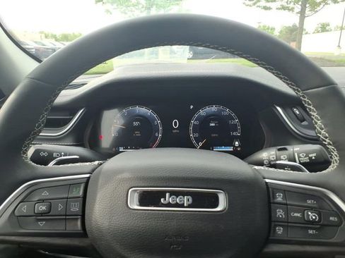 Certified 2023 Jeep Grand Cherokee Limited AWD/4WD image 19