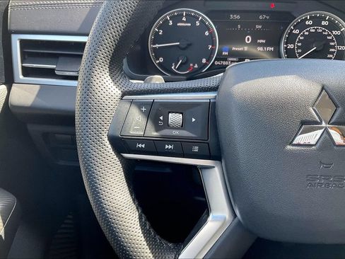 Used 2024 Mitsubishi Outlander SE AWD/4WD image 17