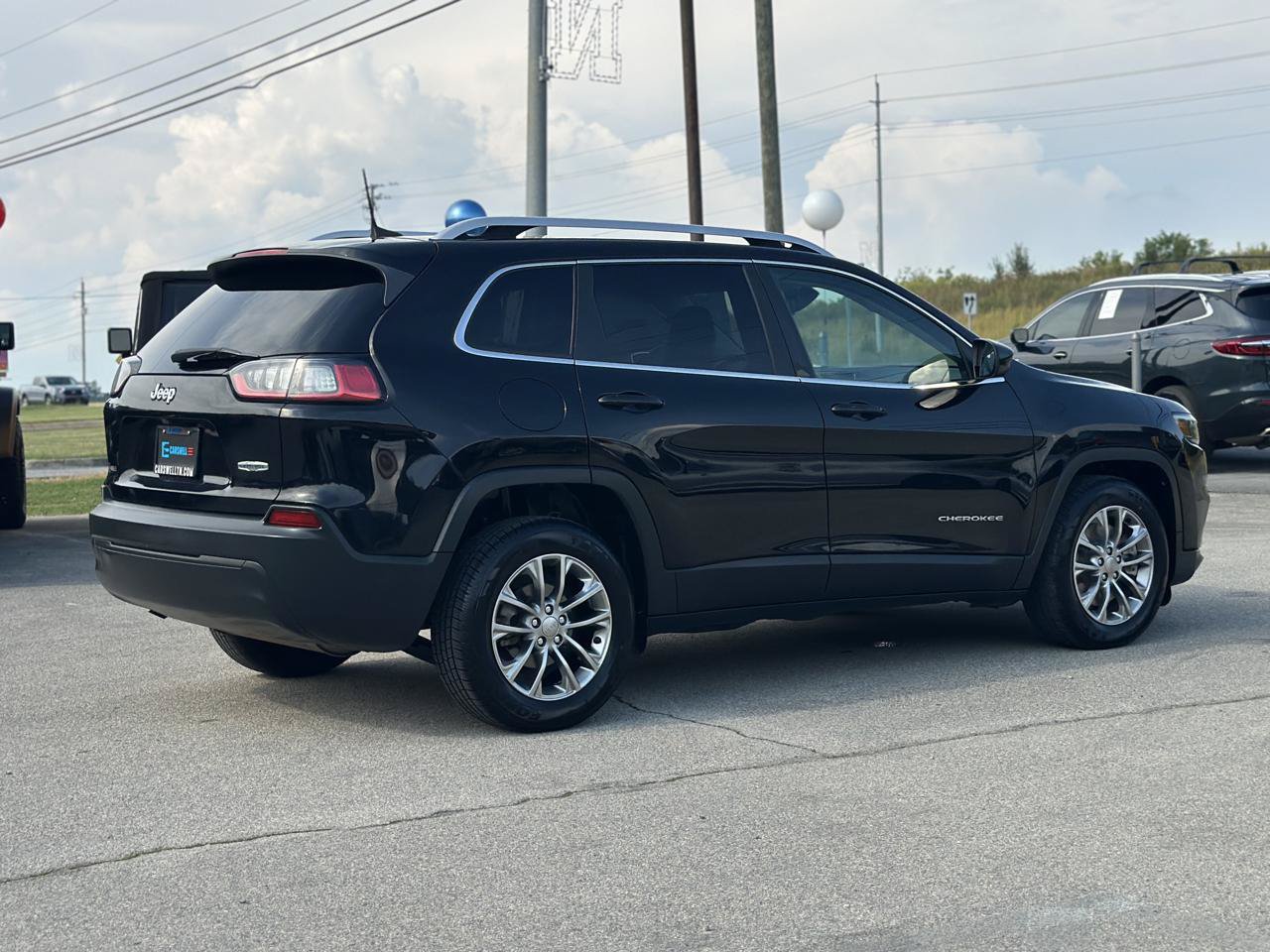 Used 2019 Jeep Cherokee Latitude Plus w/ Comfort/Convenience Group FWD image 6