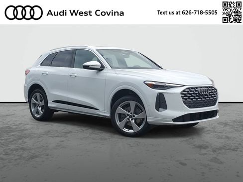 Used 2025 Audi Q5 Premium Plus w/ Premium Plus AWD/4WD image 1