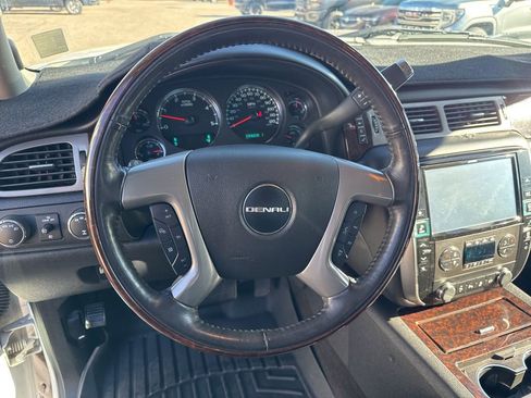 Used 2014 GMC Sierra 2500 Denali w/ Suspension Package, Off-Road image 13