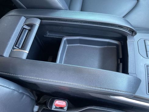 Used 2023 Toyota Highlander XLE AWD/4WD image 32