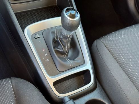 Used 2024 Hyundai Venue SE image 30