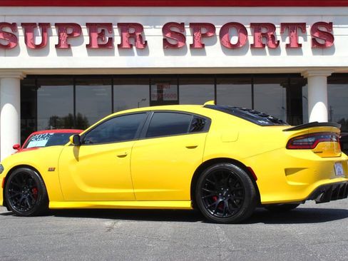 Used 2017 Dodge Charger R/T Scat Pack w/ Driver Confidence Group RWD image 5