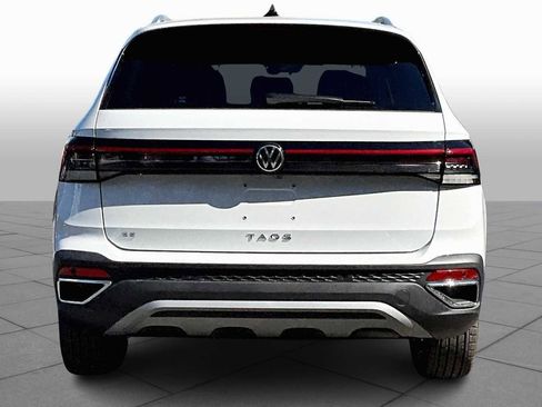 New 2025 Volkswagen Taos SE FWD image 4
